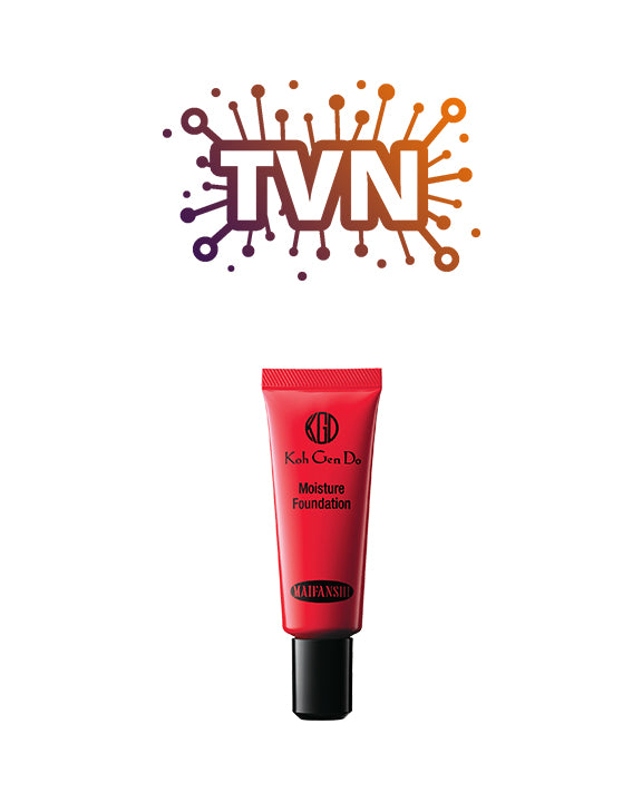 "The Makeup Artist Behind @BeautyIsBoring Just Put Every Summer Trend on My Face"